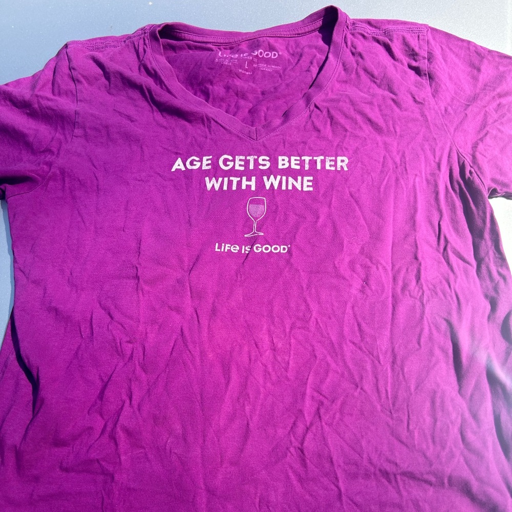 Life is good women’s v neck tee